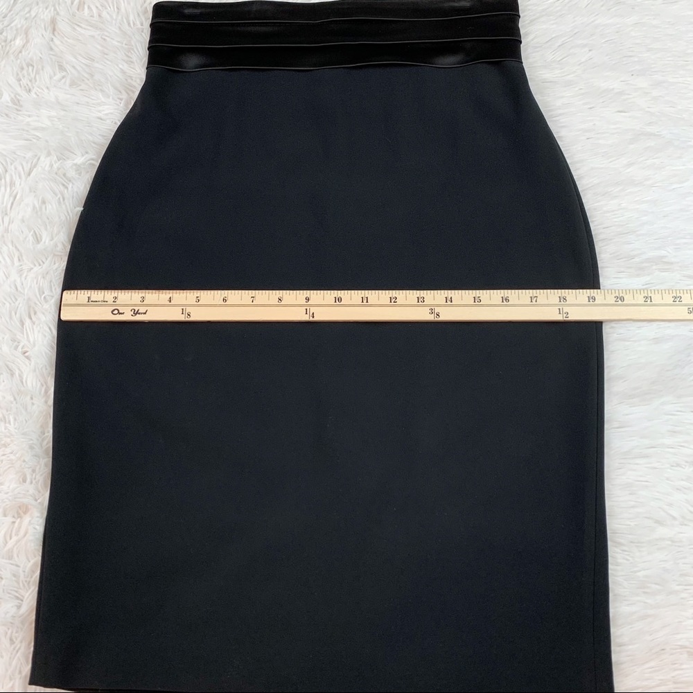 St. John knee length tuxedo pencil Skirt satin pleated waist in black workwear - Picture 6 of 11